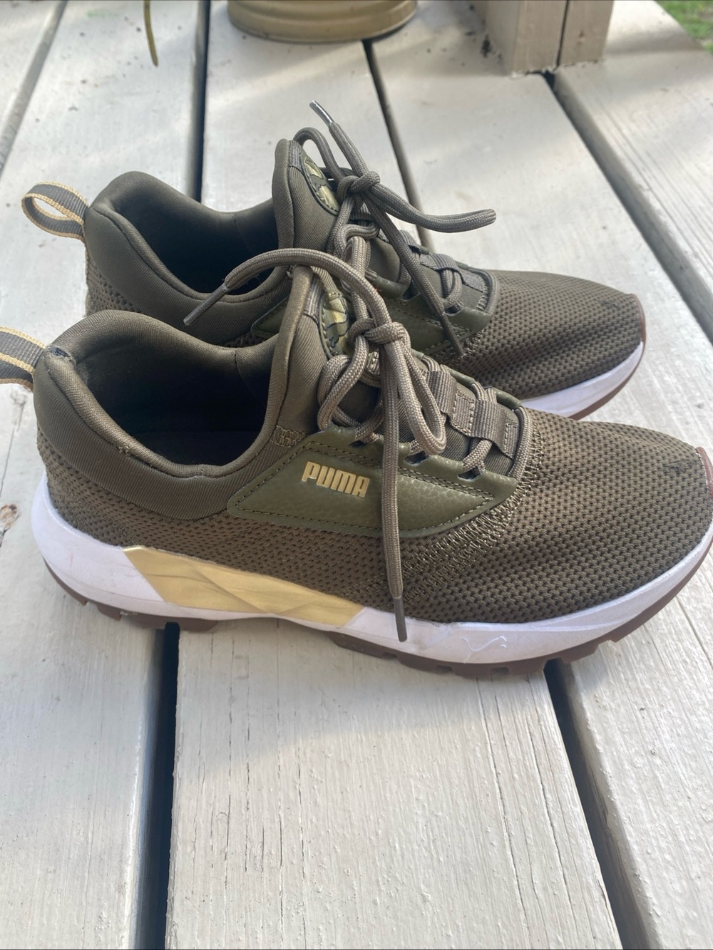 PUMA SoftFoam Women’s 7 Low Top Lace-Up Athletic Sneaker, Green Mesh Cushioned